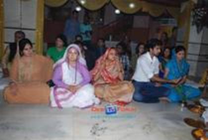 12212075_ZJIESFXYS - choti bahu