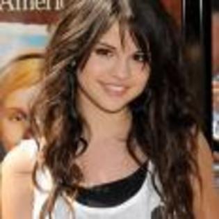 19 - club selena gomez