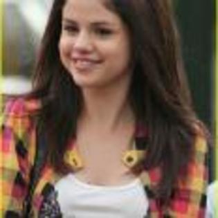 Selena_Gomez_1252598300_4