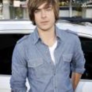 Zac_Efron_1249071837_0