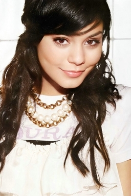 vanessa-hudgens-281123l-poza