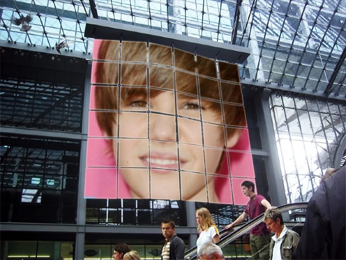 justin12 - poze justin bieber modificate de mn