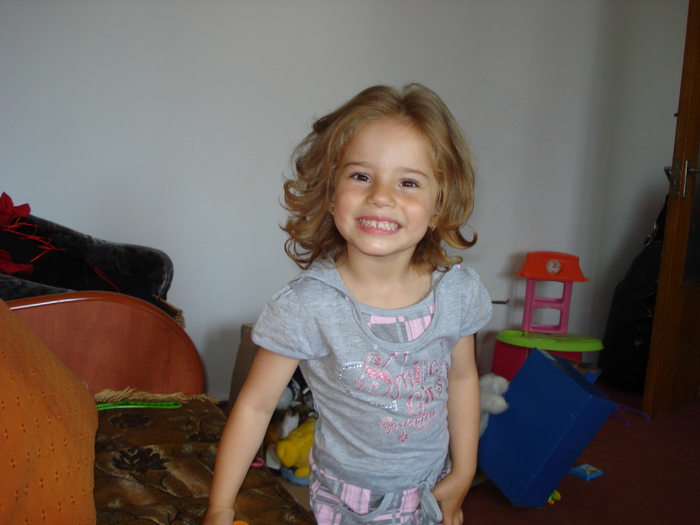 RECLAMA LA PASTA DE DINTI!