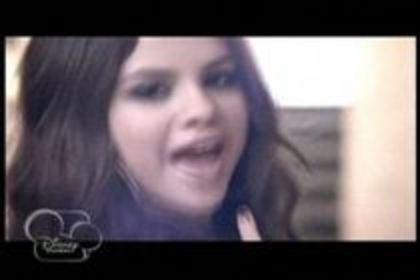 16966155_FFMXNRQKL - 0 Selena Gomez round round