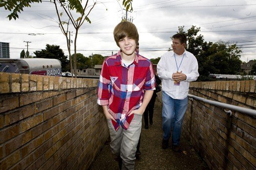 15689367_IYZUQYJRD[1] - Justin  Bieber