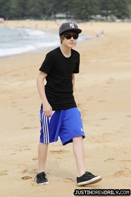 15695761_MTRPRICVW[1] - Justin  Bieber