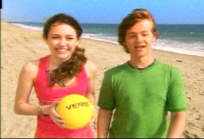 PDVD_061~0 - Miley Cyrus Verb Commercial-00