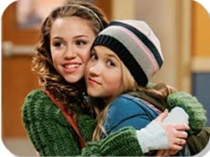 hmofficialsite_013 - Hannah Montana   Official Site Pics-00