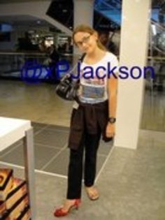 14225300_LNKFNUOBH - paris jackson