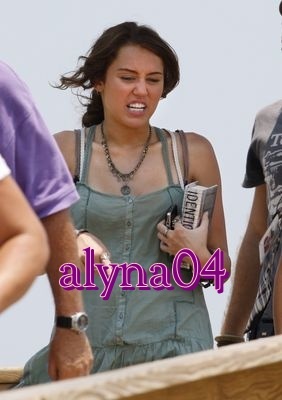 miley-cyrus-856182l-poza - poze cu miley cyrus mai rare