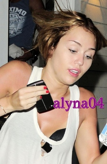 miley-flawless-bra-1-521x800