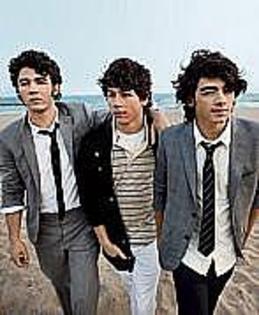 QXTYWBPLBKSAJJIBLCW - jonas brothers