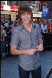 zac-efron_24 - zack efron