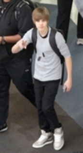 16753920_VOXBDWLSA - justin bieber