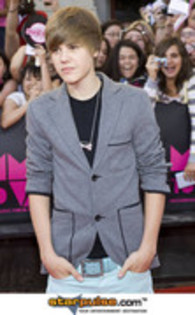 16796063_CBOAMUYXL - justin bieber