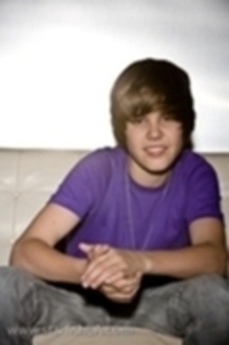 16796801_GPKLIRMMX - justin bieber