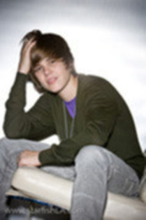 16796802_UUOSVRNAD - justin bieber