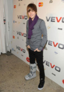 16797310_RCSORLQWN - justin bieber