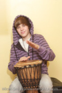 16797320_FHIEVFBUH - justin bieber