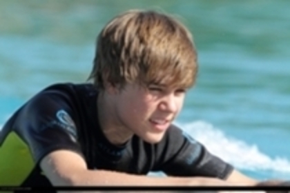 16800353_CYYIRORPU - justin bieber