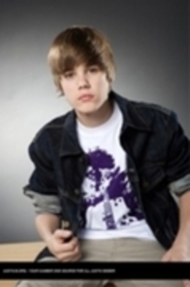 16802114_UVGGGCUGF - justin bieber