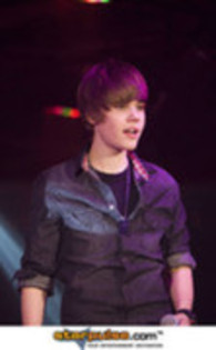 16811954_LDXWRJFFQ - justin bieber