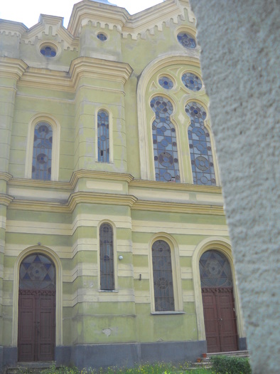 cu o arhitectura...... - ferma din oras