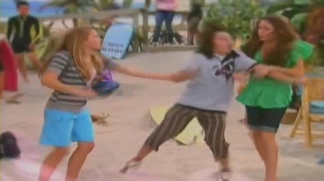 Hannah-Montana-Intro-Season-2-[www_savevid_com]_flv_000013136 - Hannah Montana Season 2 Intro-00