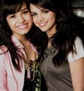 16795597_YRBDAEUMU - demi lovato