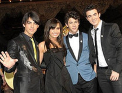 IYGCIGSZXPFMMYFCTAX - demi lovato