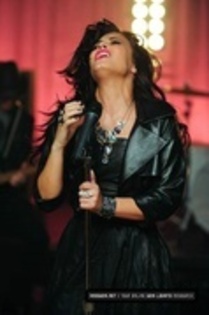 WIJKKDWFGFXUESRFVEH - demi lovato