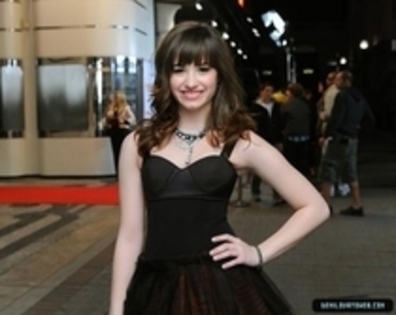 YHPQXCBPMZEHNCFVTKN - demi lovato