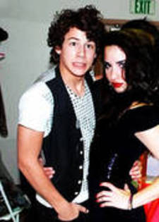 YMRKUKOXXKHMJXICSYE - demi lovato