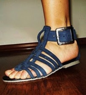 sandale albastre 140 lei