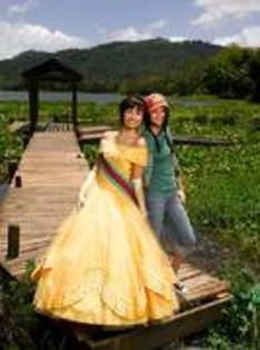 QVAAGBZRVMOTETPWSOD - selena demy si miley