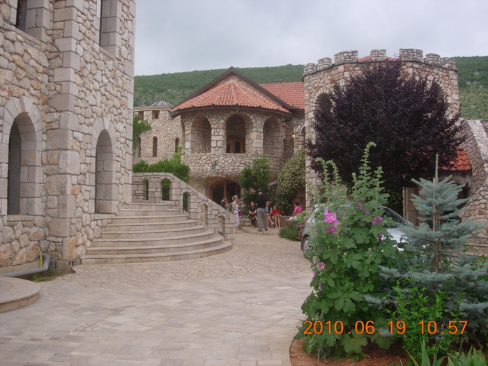 19.06.2010 (3) - MEDUGORJE-CASTEL-Patrik si Nancy Latta