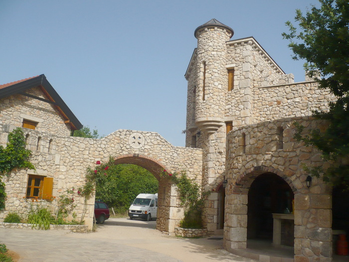 P1050059 - MEDUGORJE-CASTEL-Patrik si Nancy Latta