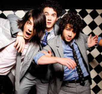FYVJWWKZKFNVMWCXYSV - jonas brothers