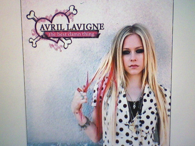 11937500_VVDAIQKAO[1] - Avril Lavigne