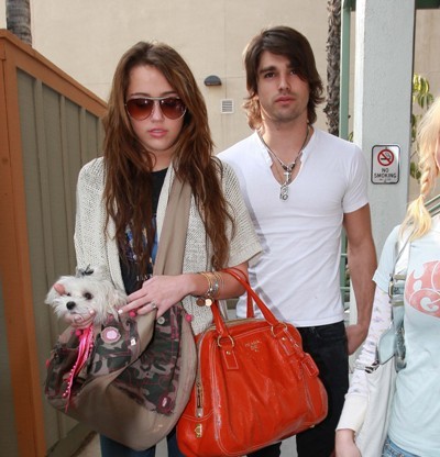 miley-cyrus-justin-gaston-twitter-photos