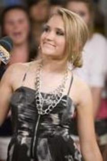 14176127_KXUQRPPJI - 0 emily osmet