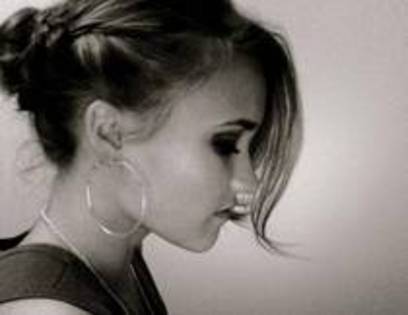 JROBHPAMOJACXGHLUGI - 0 emily osmet