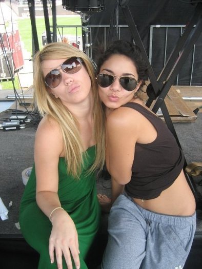 17361698_VQFZZWVBV - vanessa hudgens rare