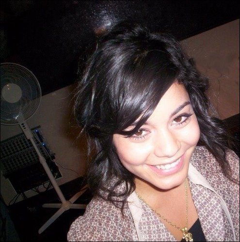 17361698_VQFZZWVBV - vanessa hudgens rare