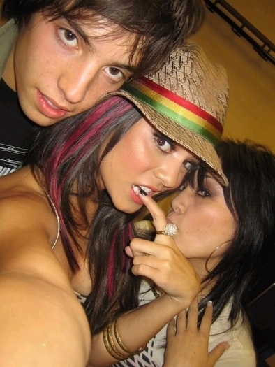 17361698_VQFZZWVBV - vanessa hudgens rare