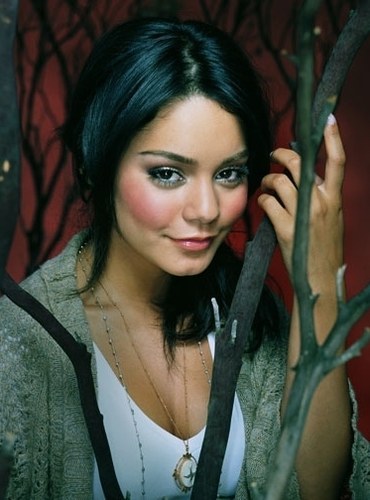 15 poze cu Vanessa Hudgens - Plata pentru TheTipton