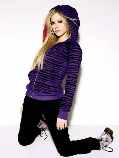 63665c83575373e3a21d1[1] - Avril Lavigne Photos