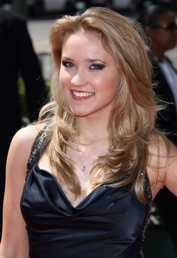 Emily-Osment-2009-Emmy-002[1] - Emily Osmet