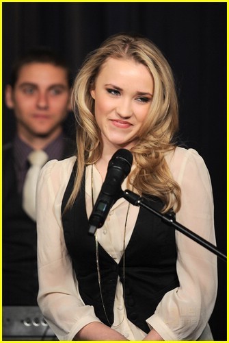 4q8g3 - x - Emily Osment