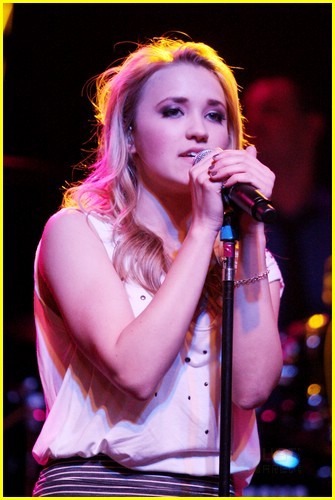 27x2nfq - x - Emily Osment